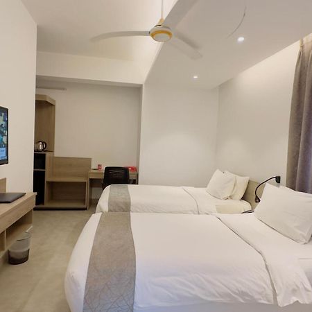 Priyo Nibash Stylish Residential Hotel Дака Екстериор снимка