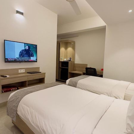 Priyo Nibash Stylish Residential Hotel Дака Екстериор снимка