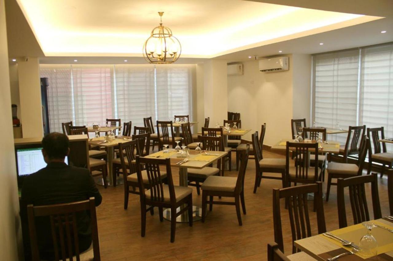 Priyo Nibash Stylish Residential Hotel Дака Екстериор снимка
