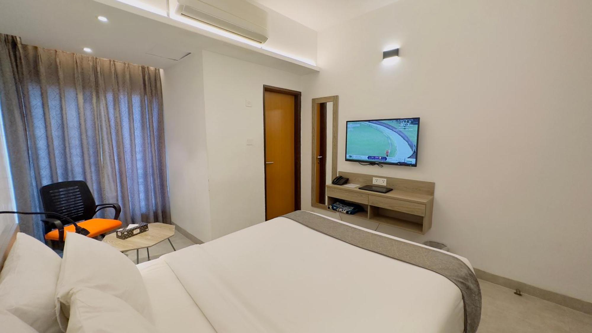 Priyo Nibash Stylish Residential Hotel Дака Екстериор снимка